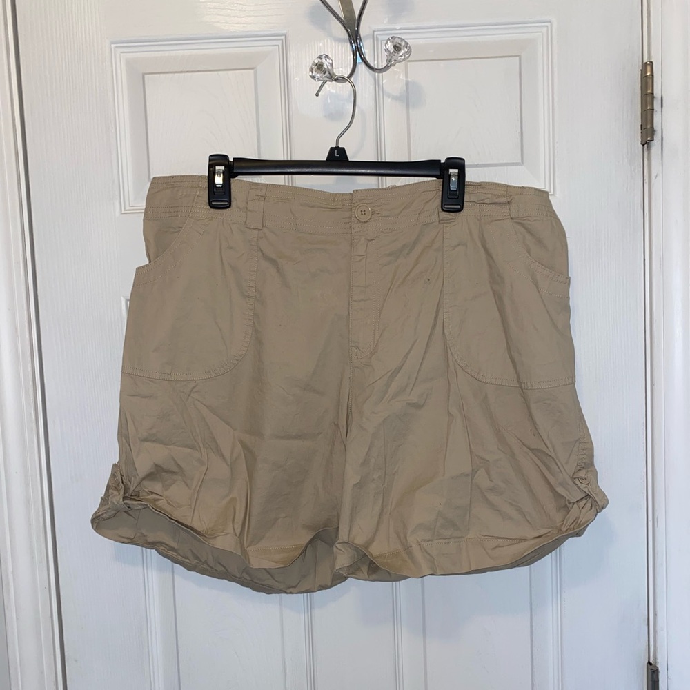 Women’s Tan Cargo Shorts 3X